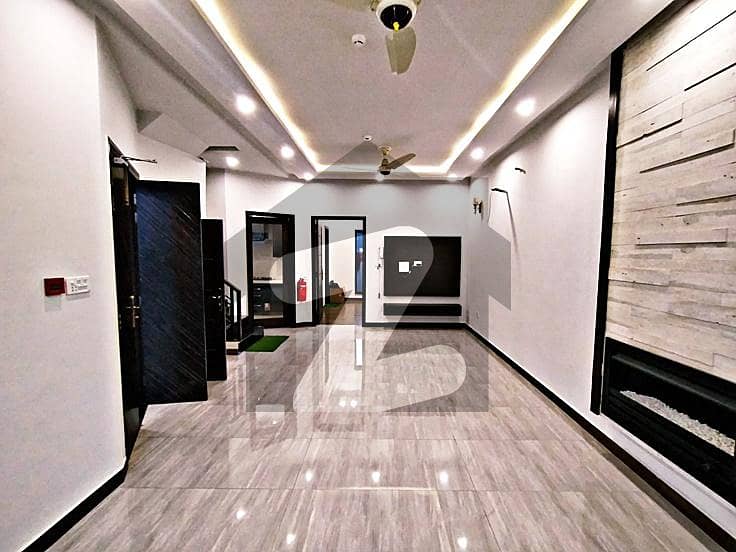 ڈی ایچ اے فیز 5 ڈیفنس (ڈی ایچ اے),لاہور میں 3 کمروں کا 5 مرلہ مکان 2.9 کروڑ میں برائے فروخت۔