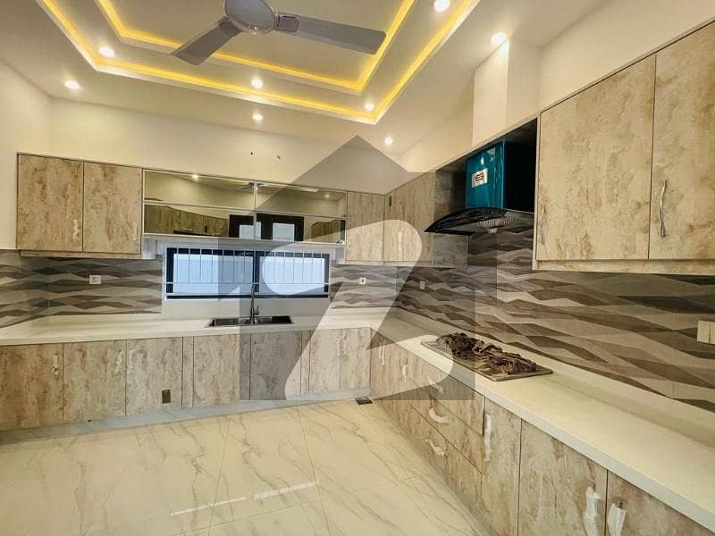 10 MARLA BEAUTIFUL DESIGN HOUSE FOR RENT IN DHA PH 4
