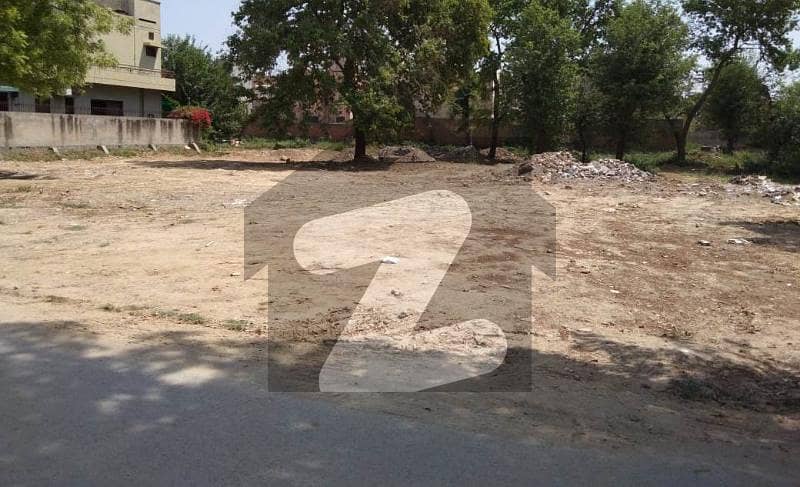 On 100 Feet Road cheapest Total 4 Kanal- Pair Of 1 Kanal Top Location Plot No- 3252+ 3253 +3254 And 3255 Block Y Phase 7 DHA Lahore For Urgent Sale