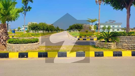 F17 T&T 30X60 PLOT FOR SALE NEAR TO PARK