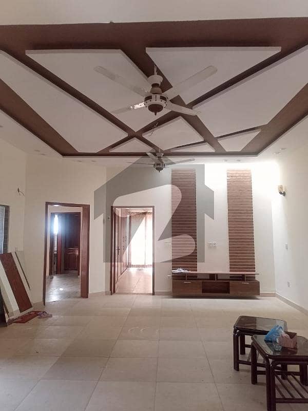 10 MARLA BEAUTIFULL HOUSE FOR RENT AT VERY HOT LOCATION IN NORTHERN BLOCK PHASE 1 BAHRIA ORCHARD LAHORTE NEAR SCHOOL PARK MASJID AND SUPER MARKET