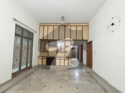 پی اے ایف کالونی لاہور میں 7 کمروں کا 12 مرلہ مکان 4.1 کروڑ میں برائے فروخت۔