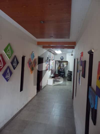 یو ای ٹی ہاؤسنگ سوسائٹی لاہور میں 4 کمروں کا 1 کنال مکان 80.0 ہزار میں کرایہ پر دستیاب ہے۔