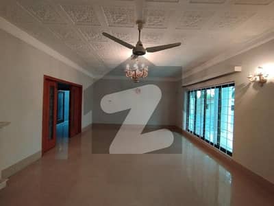 ایف ۔ 7 اسلام آباد میں 6 کمروں کا 2 کنال مکان 10.0 لاکھ میں کرایہ پر دستیاب ہے۔