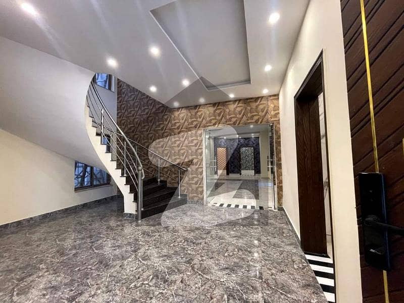 1 KANAL BEAUTIFUL DESIGN HOUSE FOR RENT IN DHA PH 4 ON PRIME LOCATION