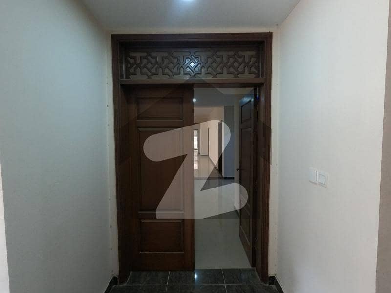 Flat Sized 3000 Square Feet Is Available For sale In Askari 5 - Sector J