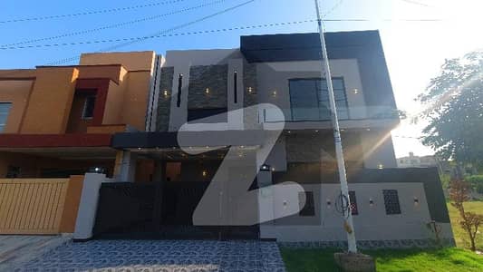 بینکرس ایوینیو کوآپریٹو ہاؤسنگ سوسائٹی لاہور میں 4 کمروں کا 9 مرلہ مکان 3.1 کروڑ میں برائے فروخت۔