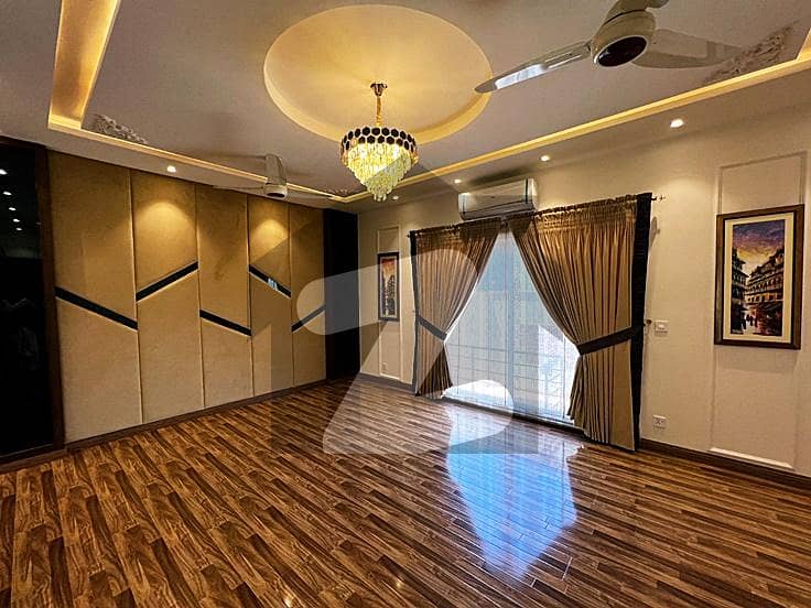 ڈی ایچ اے فیز 2 ڈیفنس (ڈی ایچ اے),لاہور میں 5 کمروں کا 1 کنال مکان 5.75 کروڑ میں برائے فروخت۔
