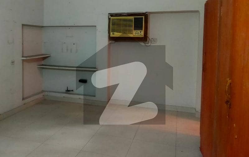 ماڈل ٹاؤن لاہور میں 5 کمروں کا 2 کنال مکان 24.0 کروڑ میں برائے فروخت۔