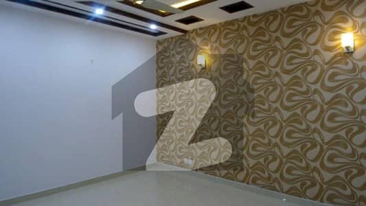 ای ایم ای سوسائٹی لاہور میں 5 کمروں کا 1 کنال مکان 2.5 لاکھ میں کرایہ پر دستیاب ہے۔