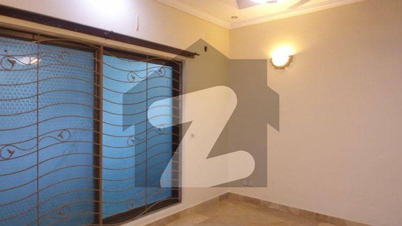 ای ایم ای سوسائٹی لاہور میں 3 کمروں کا 1 کنال بالائی پورشن 1.25 لاکھ میں کرایہ پر دستیاب ہے۔