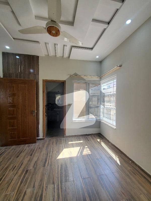 شیر شاہ کالونی بلاک سی شیرشاہ کالونی - راؤنڈ روڈ,لاہور میں 3 کمروں کا 3 مرلہ مکان 1.45 کروڑ میں برائے فروخت۔