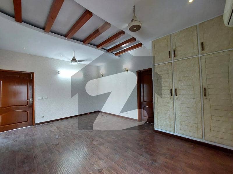 ڈی ایچ اے فیز 4 ڈیفنس (ڈی ایچ اے),لاہور میں 5 کمروں کا 1 کنال مکان 2.95 لاکھ میں کرایہ پر دستیاب ہے۔
