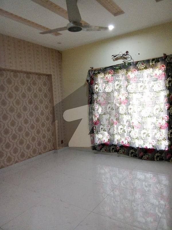 طارق گارڈنز لاہور میں 5 کمروں کا 10 مرلہ مکان 1.6 لاکھ میں کرایہ پر دستیاب ہے۔