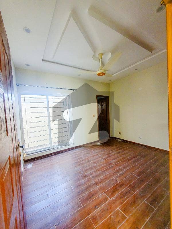 جوبلی ٹاؤن لاہور میں 3 کمروں کا 6 مرلہ مکان 1.45 کروڑ میں برائے فروخت۔