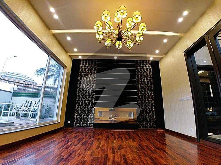 ڈی ایچ اے فیز 4 ڈیفنس (ڈی ایچ اے),لاہور میں 5 کمروں کا 1 کنال مکان 9.25 کروڑ میں برائے فروخت۔