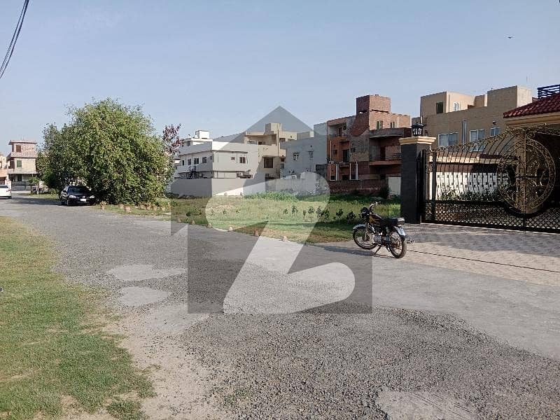 ویلینشیاء ہاؤسنگ سوسائٹی لاہور میں 1 کنال رہائشی پلاٹ 2.15 کروڑ میں برائے فروخت۔