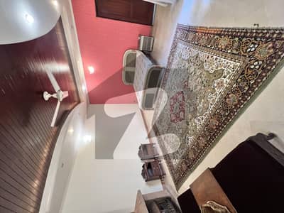 01 KANAL SEMI FURNISHED UPPER PORTION AVAILABLE FOR RENT IN DHA PHASE 4 DD BLOCK. (LOWER LOCK)