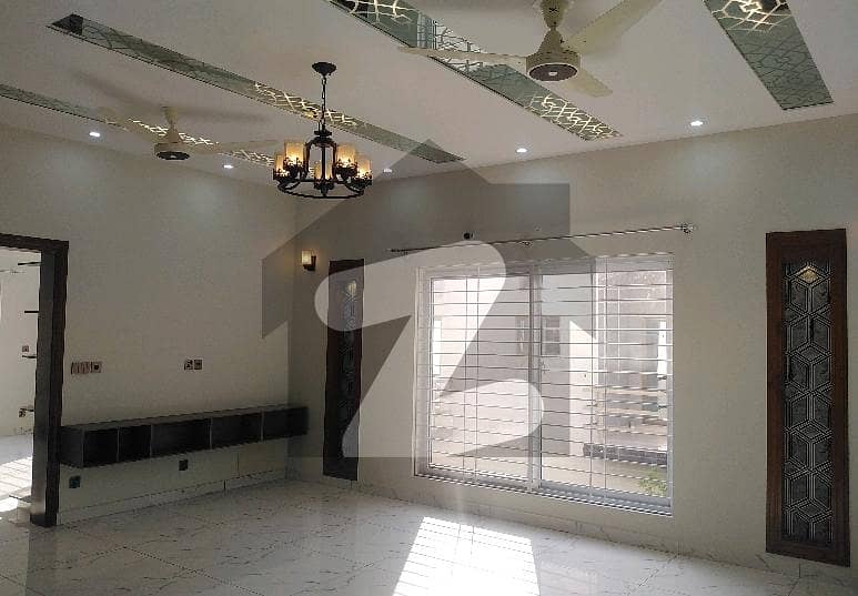 10 Marla House In Only Rs. 45000000