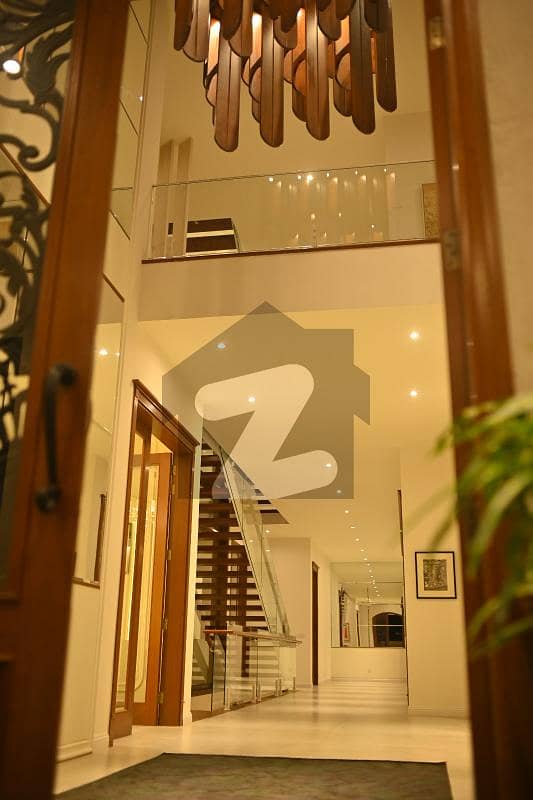 666 YARDS BEAUTIFUL BUNGALOW FOR SALE DHA PHASE-VIII Zone A Karachi