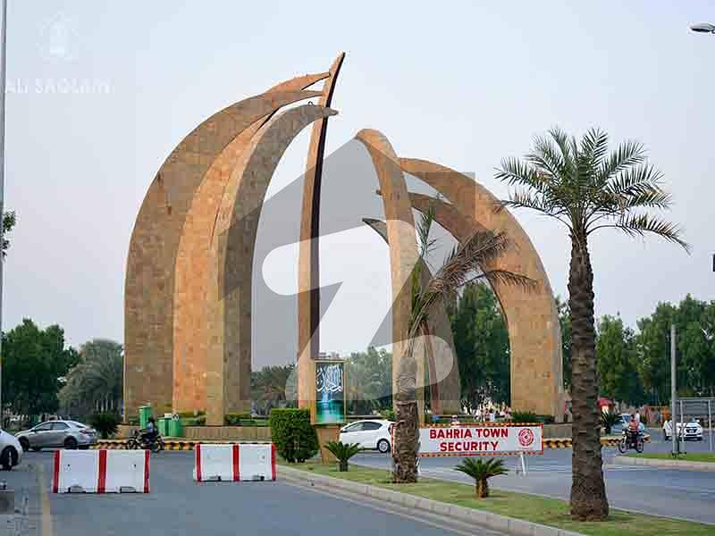 بحریہ ٹاؤن سیکٹر ای بحریہ ٹاؤن,لاہور میں 8 مرلہ کمرشل پلاٹ 13.0 کروڑ میں برائے فروخت۔