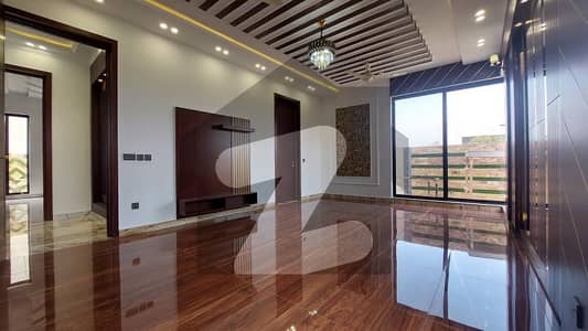 1 KANAL IDEAL LOCATION WELL BUILT BRAND NEW HOUSE IS UP FOR SALE