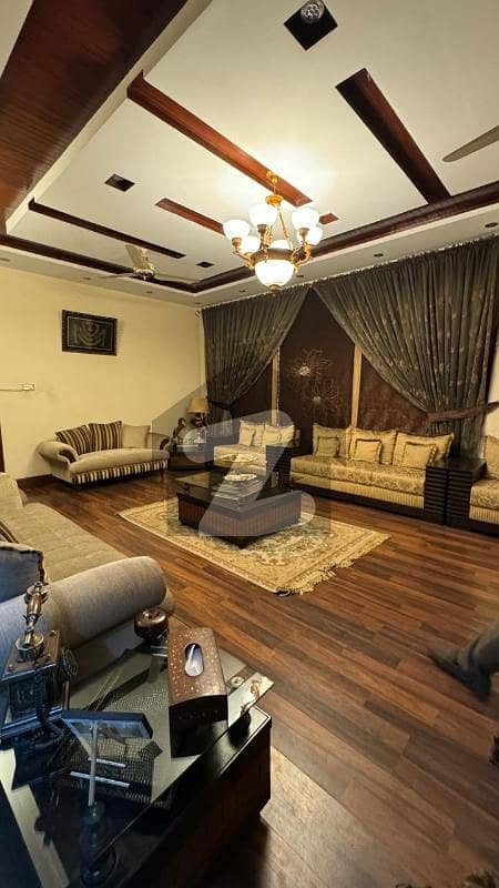 گارڈن ٹاؤن لاہور میں 5 کمروں کا 1 کنال مکان 6.75 کروڑ میں برائے فروخت۔