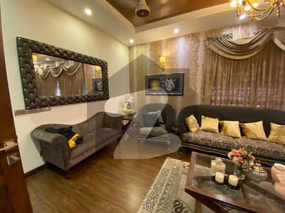 ڈی ایچ اے فیز 4 - بلاک ڈبل سی فیز 4,ڈیفنس (ڈی ایچ اے),لاہور میں 5 کمروں کا 1 کنال مکان 5.25 کروڑ میں برائے فروخت۔