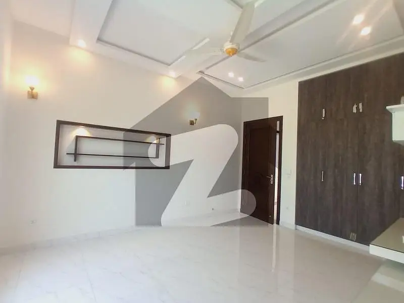 Luxurious 3 Bed Upper Portion (1 Kanal) DHA LAHORE