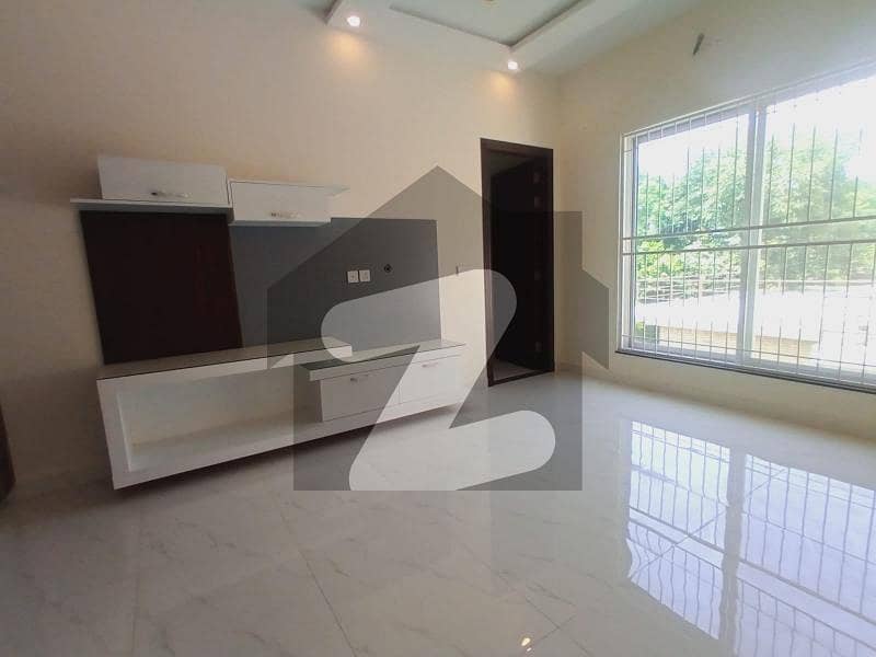 Luxurious 3 Bed Upper Portion (1 Kanal) DHA LAHORE