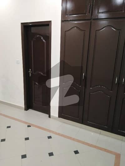 ای ایم ای سوسائٹی لاہور میں 4 کمروں کا 10 مرلہ مکان 1.3 لاکھ میں کرایہ پر دستیاب ہے۔