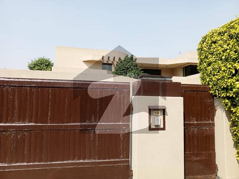 dha phase 8 EX Air Avenue 30 marla upper portion for rent