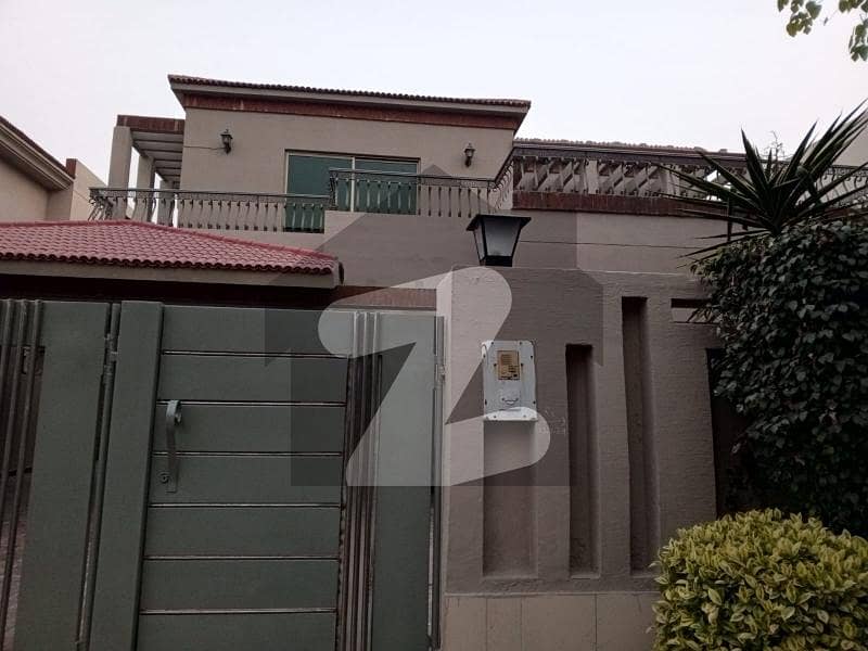 dha phase 4 kanal upper portion facing park for rent