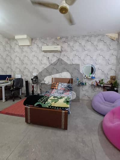 گلبرگ لاہور میں 1 کمرے کا 2 مرلہ فلیٹ 42.0 ہزار میں کرایہ پر دستیاب ہے۔