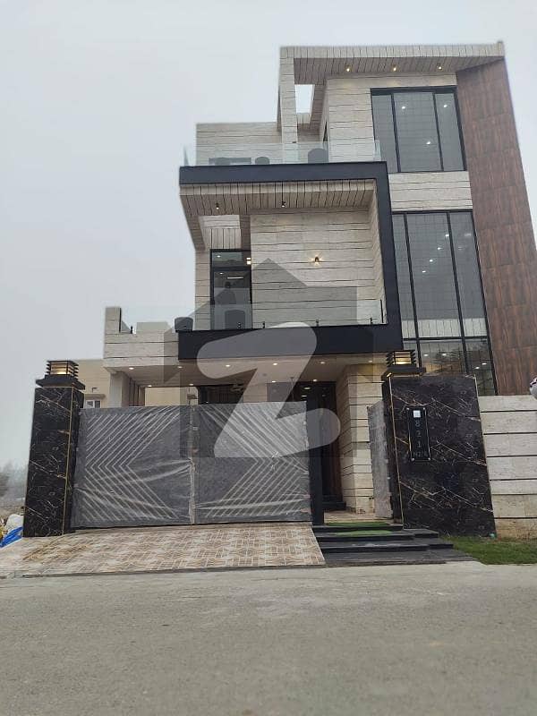 10 Marla Beautifully Designed House For Sale In Lake City Lahore