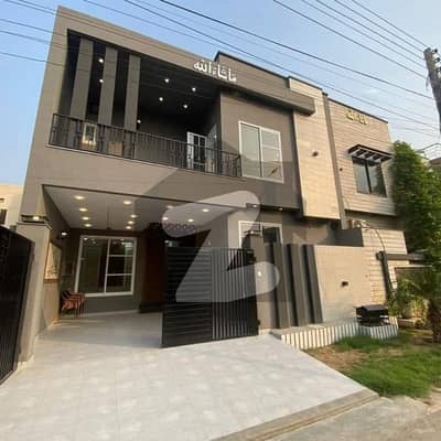 لوئر کینال روڈ فیصل آباد میں 3 کمروں کا 3 مرلہ مکان 99.0 لاکھ میں برائے فروخت۔