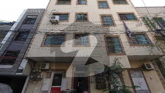 پی ای سی ایچ ایس بلاک 6 پی ای سی ایچ ایس,جمشید ٹاؤن,کراچی میں 5 کمروں کا 7 مرلہ بالائی پورشن 3.5 کروڑ میں برائے فروخت۔