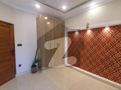 گلشنِِِ راوی ۔ بلاک ای گلشنِ راوی,لاہور میں 5 کمروں کا 7 مرلہ مکان 1.1 لاکھ میں کرایہ پر دستیاب ہے۔