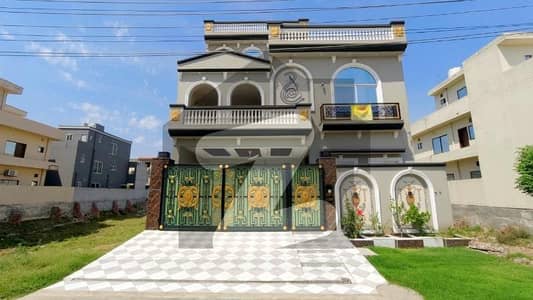 Prime Location 10 Marla House For sale Available In LDA Avenue