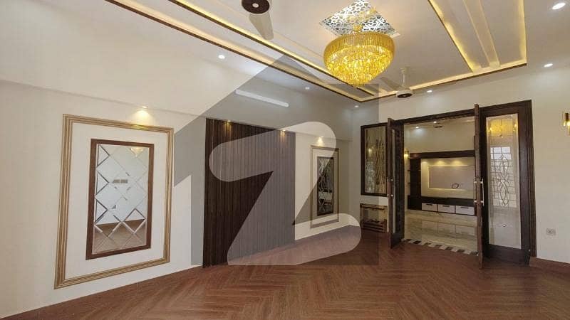 Prime Location 10 Marla House Available For Sale In LDA Avenue - Block J Lahore
