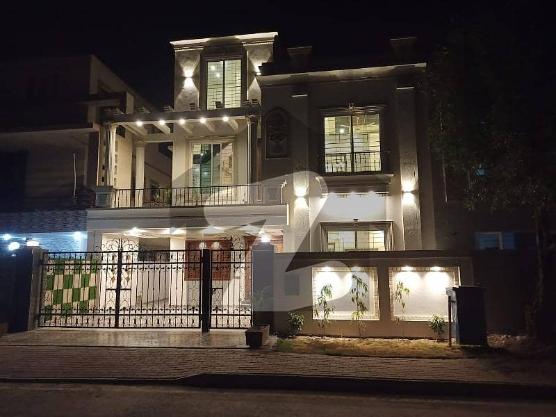 10 MARLA CENTRAL BLOCK BRAND NEW HOUSE FOR SALE