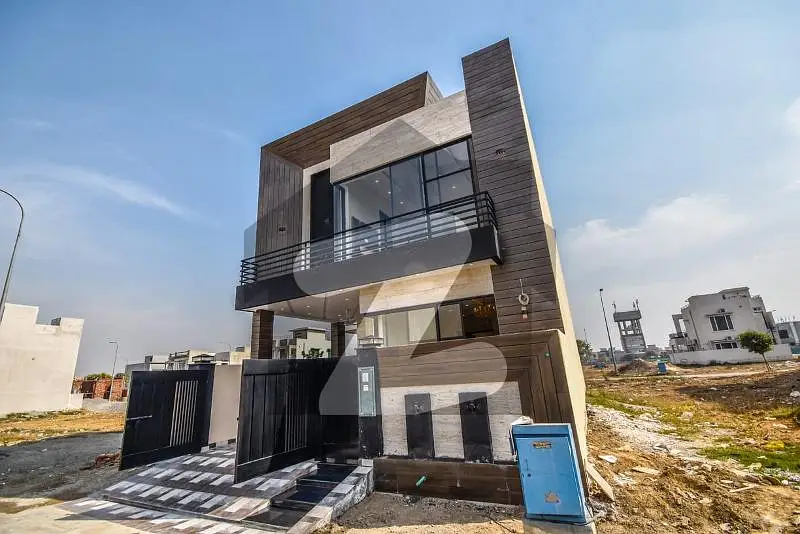 Near Park 5 Marla With Beautiful Lavish House For Sale In dha 9town