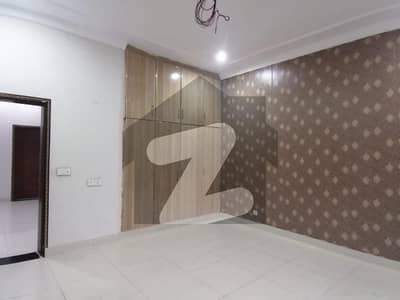 گلشنِِِ راوی ۔ بلاک ای گلشنِ راوی,لاہور میں 5 کمروں کا 10 مرلہ مکان 1.5 لاکھ میں کرایہ پر دستیاب ہے۔