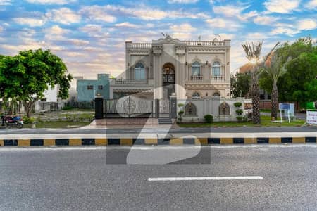 One Kanal Classic Villa For Sale At Hot Location