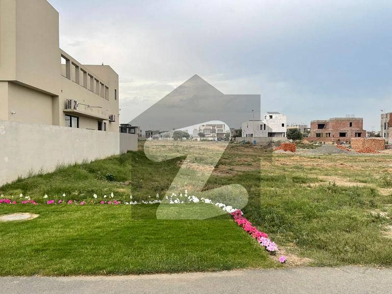 Unique Opportunity , 10 Marla Plot For Sale Situated DHA Phase 8 Plot # Z5 522