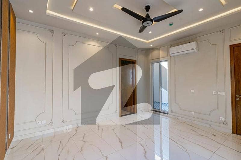 Spacious House Is Available For sale In Ideal Location Of DHA Phase 7