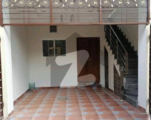 نیواقبال پارک کینٹ کینٹ,لاہور میں 3 کمروں کا 3 مرلہ مکان 1.4 کروڑ میں برائے فروخت۔