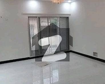 ایف ۔ 8 اسلام آباد میں 6 کمروں کا 1 کنال مکان 7.5 لاکھ میں کرایہ پر دستیاب ہے۔