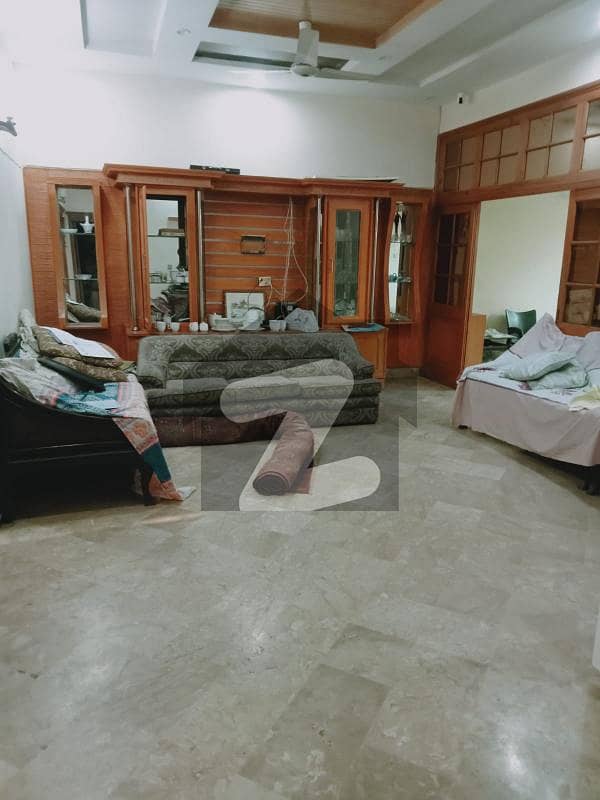 فیصل ٹاؤن ۔ بلاک بی فیصل ٹاؤن,لاہور میں 2 کمروں کا 10 مرلہ زیریں پورشن 75.0 ہزار میں کرایہ پر دستیاب ہے۔