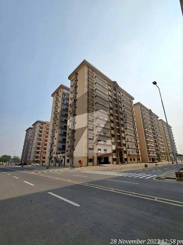 COVERD CAR PARKING WEST OPEN FLAT READY TO MOVE In Askari 5 - Sector J Is Available For Sale